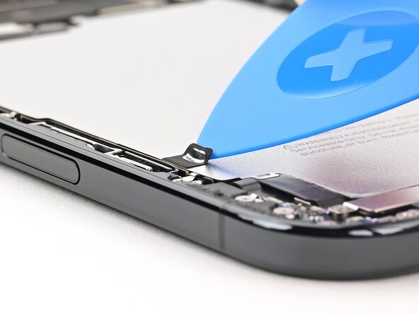 iPhone Air Battery Replacement, Peel up the silver tab: crwdns2935265:024crwdnd2935265:02crwdnd2935265:02crwdne2935265:0