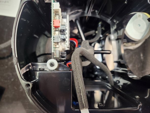 JBL Boombox Battery Replacement, Remove the four Rear Screws: crwdns2935265:021crwdnd2935265:02crwdnd2935265:03crwdne2935265:0