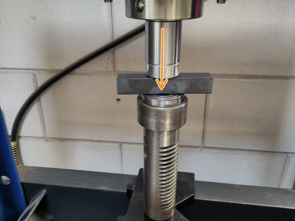 Kinzo 8E116 Spindle Bearing Replacement, insert new bearings: crwdns2935265:05crwdnd2935265:02crwdnd2935265:03crwdne2935265:0