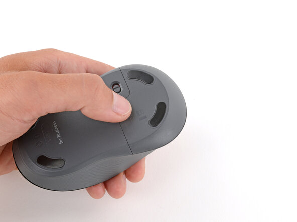 Logitech Signature M650 Battery Replacement, Remove the battery cover: crwdns2935265:02crwdnd2935265:01crwdnd2935265:03crwdne2935265:0