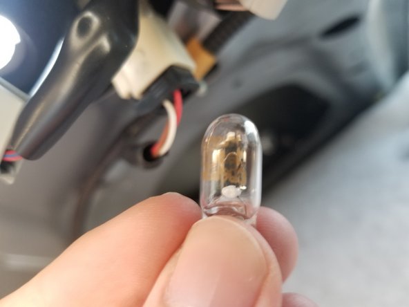 2011 Toyota Sienna Taillight Bulb Replacement: crwdns2935265:05crwdnd2935265:02crwdnd2935265:02crwdne2935265:0