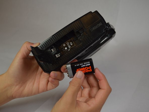 FAO Schwarz Apex 1 Remote Control Battery Replacement: crwdns2935265:03crwdnd2935265:02crwdnd2935265:03crwdne2935265:0