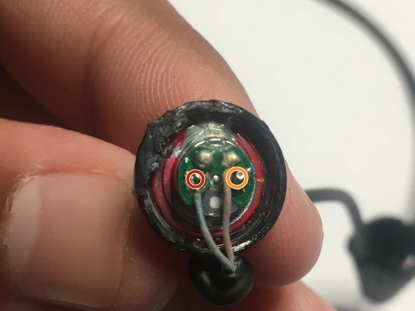 How to Repair Sony WI-C200 In-Ear Headphones: stap 0, afbeelding 2 van 3