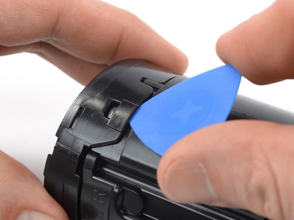 JBL Flip 5 Battery Replacement, Unclip the right passive radiator: crwdns2935265:011crwdnd2935265:03crwdnd2935265:03crwdne2935265:0