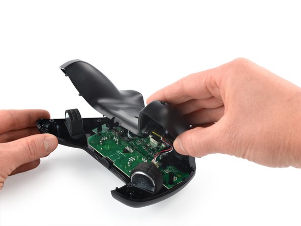 SteelSeries Nimbus+ Triggers Replacement, Unfold the back cover assembly: crwdns2935265:08crwdnd2935265:02crwdnd2935265:03crwdne2935265:0