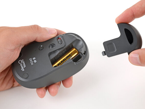 Logitech M240 Battery Replacement, Remove the battery cover: crwdns2935265:02crwdnd2935265:03crwdnd2935265:03crwdne2935265:0