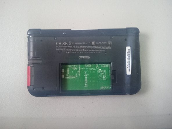 Nintendo 3DS XL Hinge/Midframe Replacement: 手順 4、 2の画像 2