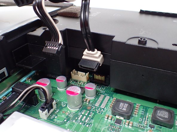 Changer un HDD pour un SSD sur une Xbox One X Project Scorpio Edition: étape 14, image 2 de 3