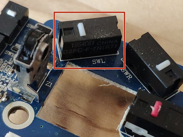 Roccat Tyon omron switch Replacement, remove the old omron switch: crwdns2935265:07crwdnd2935265:01crwdnd2935265:02crwdne2935265:0