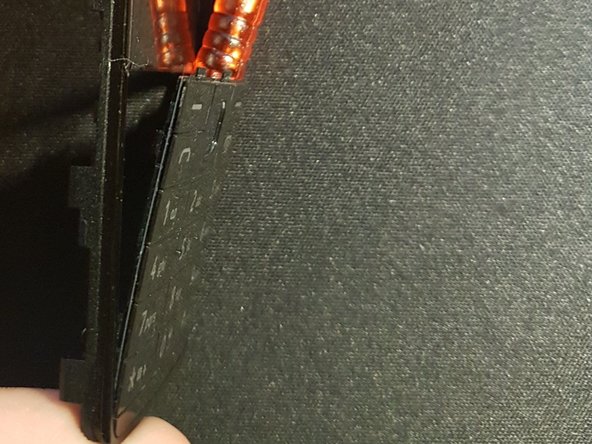 Nokia 515 Front cover and keypad replacement, Remove the keypad: passo 5, imagem 2 %32