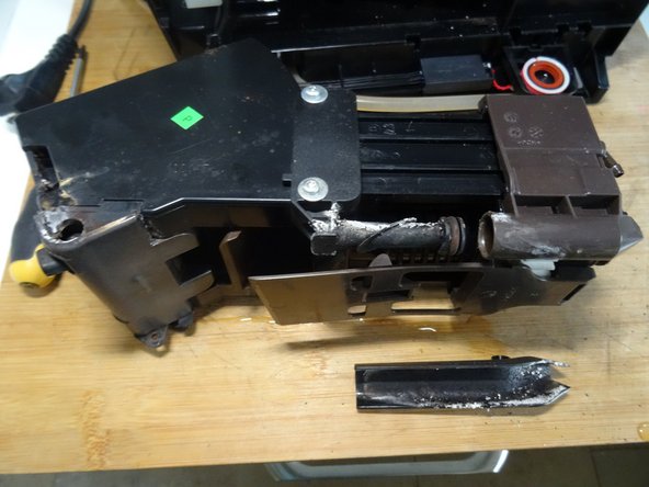 Jura Impressa E4 - E8 (neue Modelle) Brühgruppe ausbauen, Brühgruppe losschrauben: crwdns2935265:09crwdnd2935265:02crwdnd2935265:02crwdne2935265:0