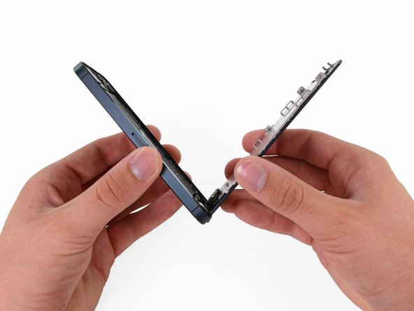 Замена задней части корпуса iPhone 5: crwdns2935265:08crwdnd2935265:02crwdnd2935265:02crwdne2935265:0