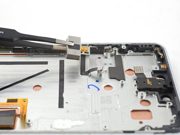 Google Pixel 3 XL Screen Assembly Replacement, Remove the vibrator: crwdns2935265:059crwdnd2935265:02crwdnd2935265:02crwdne2935265:0