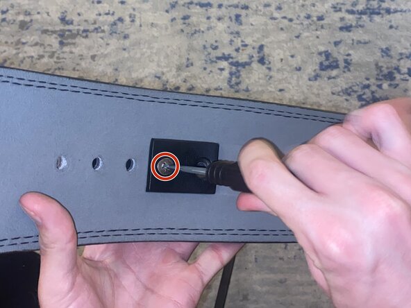 How to Fix a Loose-Fitting Lifting Belt: crwdns2935265:03crwdnd2935265:02crwdnd2935265:03crwdne2935265:0