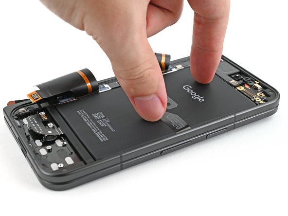 Google Pixel 9 Pro Fold Flip Battery Replacement: 43 단계, 이미지 3개 중 2개