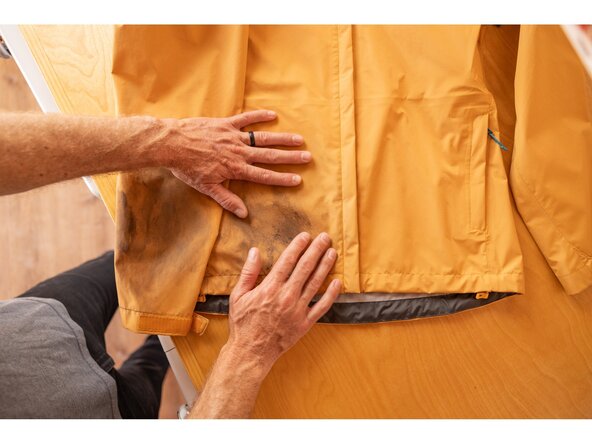 How to Wash a Waterproof Jacket, Wipe away dirt and debris: crwdns2935265:01crwdnd2935265:02crwdnd2935265:02crwdne2935265:0