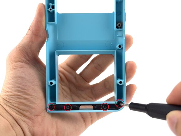 Disassembling ModRetro Chromatic (Released Mid-2025), Latch Catch: 步骤 12 中的图像 1，3