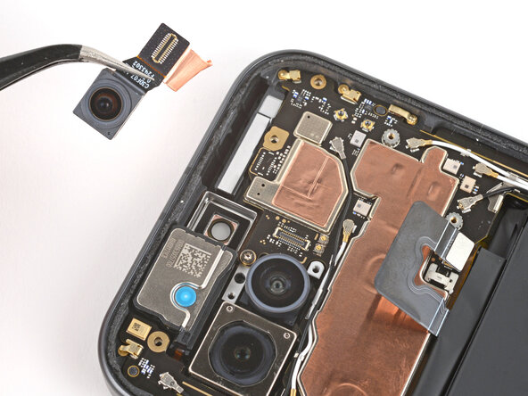 Google Pixel 9a Logic Board Replacement, Remove the front camera: passo 19, immagine 3 di 3