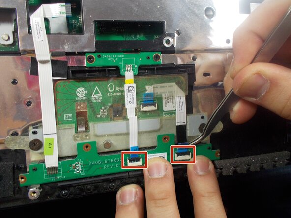 Toshiba Satellite L655D-S5095 Touchpad Button Replacement: crwdns2935265:011crwdnd2935265:01crwdnd2935265:03crwdne2935265:0