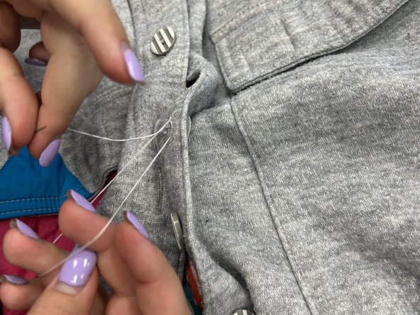 Two-Hole Button Replacement: crwdns2935265:011crwdnd2935265:03crwdnd2935265:03crwdne2935265:0