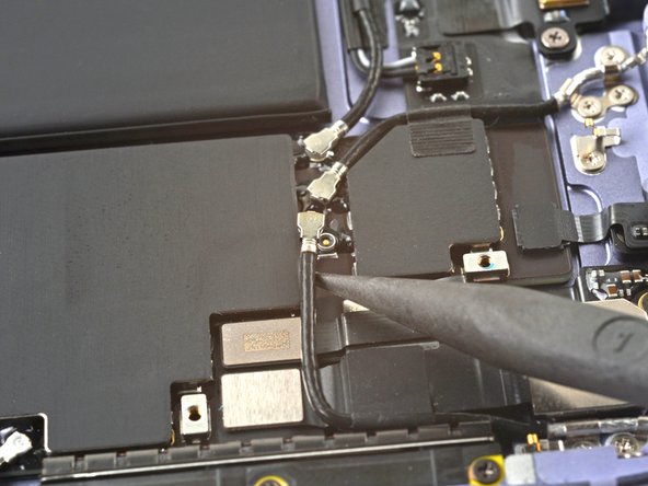iPad Mini 6 Rear Camera Replacement, Disconnect the antenna: stap 0, afbeelding 2 van 2