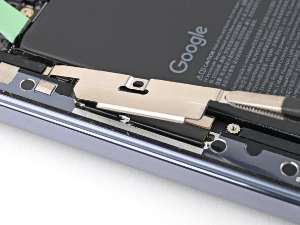 Google Pixel 10 Pro Fold Inner Screen Assembly Replacement, Place the interconnect cable bracket: 步骤 96 中的图像 2，2