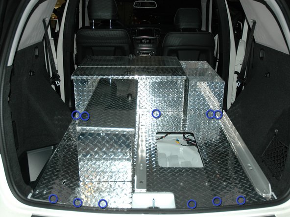 Installing Mercedes W166 RAV Tool Box: crwdns2935265:012crwdnd2935265:02crwdnd2935265:02crwdne2935265:0