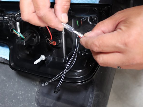 2021 Chevrolet Silverado Tail Light Replacement: crwdns2935265:04crwdnd2935265:03crwdnd2935265:03crwdne2935265:0