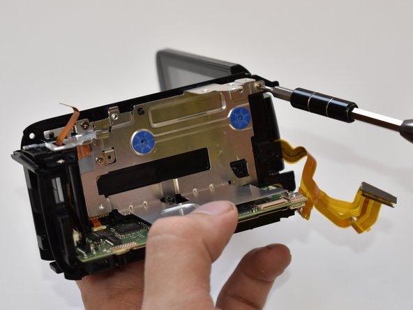 Canon Vixia HF R62 Display Panel Replacement: crwdns2935265:029crwdnd2935265:02crwdnd2935265:02crwdne2935265:0