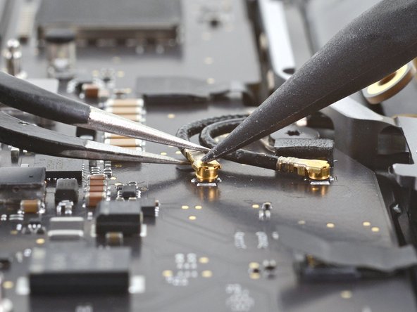 MacBook Pro 13" Two Thunderbolt Ports 2020 Display Assembly Replacement: crwdns2935265:024crwdnd2935265:02crwdnd2935265:03crwdne2935265:0