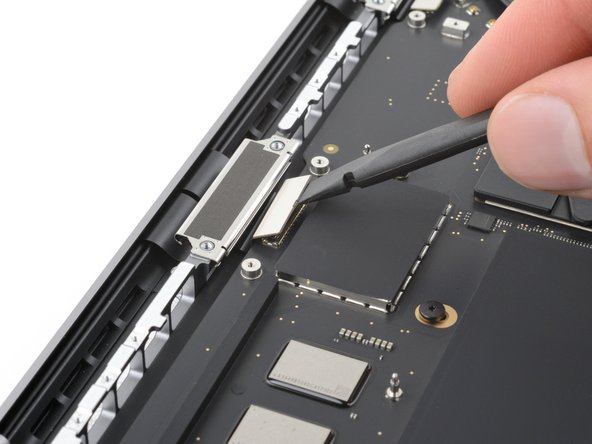 MacBook Pro 14" Late 2023 (M3) Screen Replacement, Disconnect the screen: crwdns2935265:028crwdnd2935265:03crwdnd2935265:03crwdne2935265:0