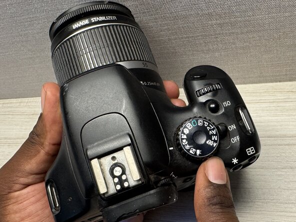 Canon EOS Rebel T2i Battery Replacement: step 6, image 2 of 3