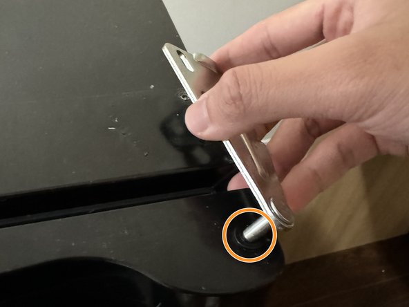 Midea MRU03M2ABB Upright Freezer Door Replacement: crwdns2935265:08crwdnd2935265:02crwdnd2935265:03crwdne2935265:0