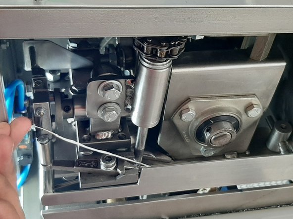 MF 2700A usage training, LOADING THE STRAPPING ON THE MACHINE: step 13, image 1 of 3