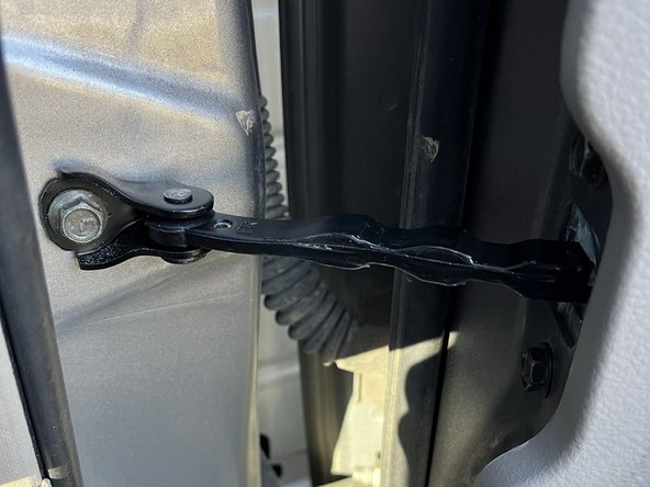 2006 Infiniti G35 Coupe Passenger Side Door Checker Replacement: crwdns2935265:012crwdnd2935265:03crwdnd2935265:03crwdne2935265:0