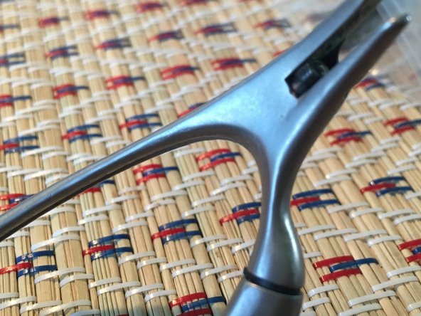 Oakley Penny (X-Metal) Tune-up, Removing the ear stems: crwdns2935265:04crwdnd2935265:03crwdnd2935265:03crwdne2935265:0