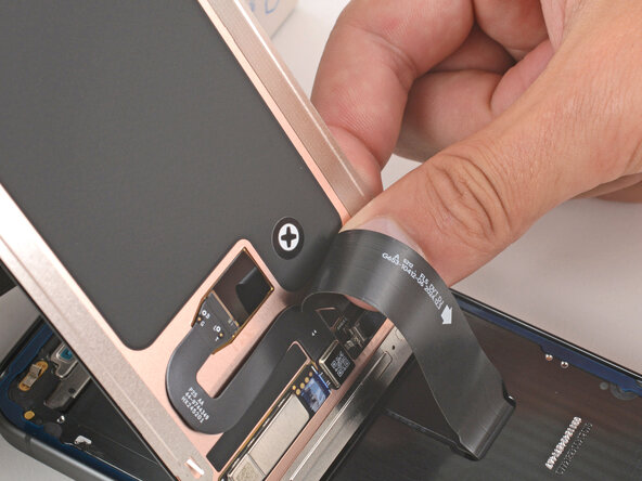 Google Pixel 10 Screen Replacement, Secure the screen cable: crwdns2935265:031crwdnd2935265:03crwdnd2935265:03crwdne2935265:0