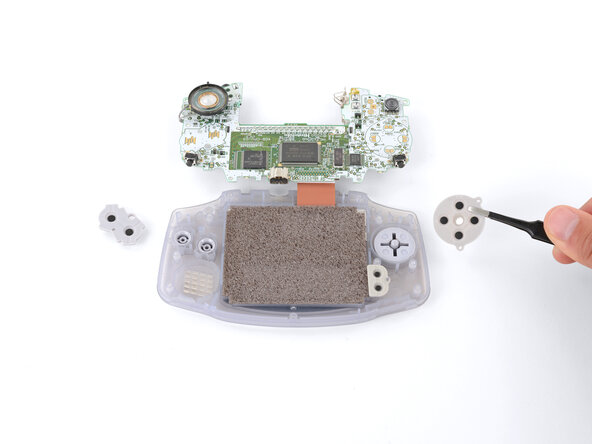 Game Boy Advance LCD Screen Replacement, Remove the silicone pads: crwdns2935265:011crwdnd2935265:02crwdnd2935265:03crwdne2935265:0