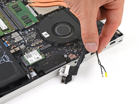 Razer Blade 15" (2020) Left Fan Replacement, Move the screen and antenna cables: crwdns2935265:013crwdnd2935265:03crwdnd2935265:03crwdne2935265:0