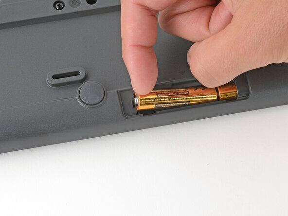 How to Open Your Logitech K295 Keyboard, Remove the batteries: crwdns2935265:03crwdnd2935265:01crwdnd2935265:03crwdne2935265:0