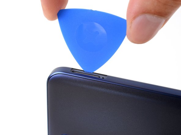 Nokia G310 5G Back Cover Replacement, Insert an opening pick: passo 3, immagine 2 di 3