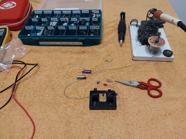 Simple 12V MN21 remote control battery tester., Simple 12V MN21 remote control battery tester.: step 1, image 3 of 3