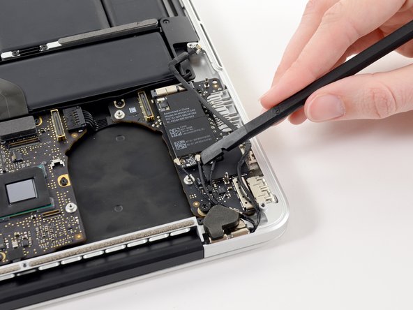 MacBook Pro 13" Retina Display Late 2012 I/O Board Replacement: crwdns2935265:019crwdnd2935265:02crwdnd2935265:03crwdne2935265:0