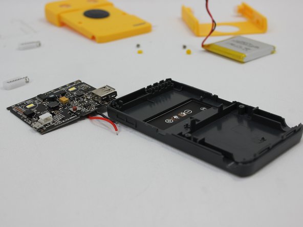 Waka Waka Power Plus Teardown, Remove the PCB: crwdns2935265:010crwdnd2935265:03crwdnd2935265:03crwdne2935265:0