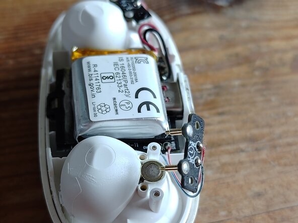 Opening the case: crwdns2935265:03crwdnd2935265:01crwdnd2935265:01crwdne2935265:0