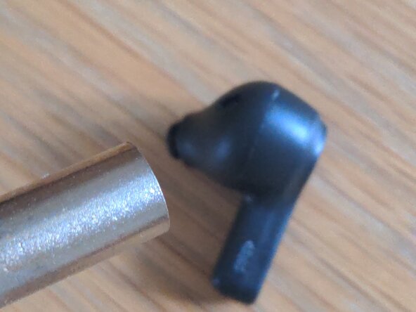 JBL Wave Beam Earbud Disassembly, Heat up the earbud: crwdns2935265:01crwdnd2935265:02crwdnd2935265:02crwdne2935265:0