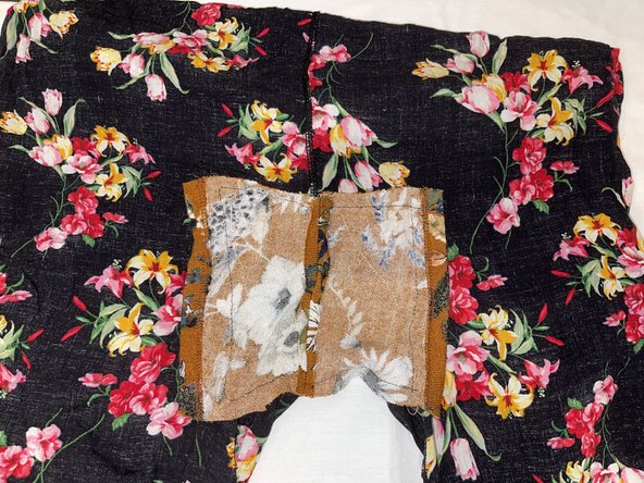 How to Patch a Ripped Crotch in Cotton Pants: crwdns2935265:08crwdnd2935265:02crwdnd2935265:03crwdne2935265:0