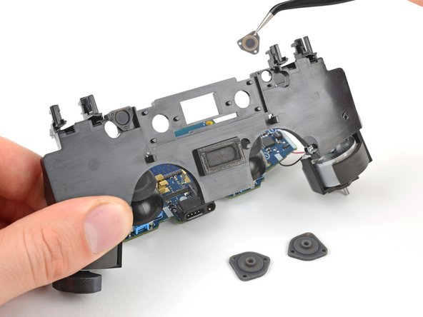 DualShock 4 Touch Pad, Start, and Options Button Pads Replacement, Remove the button pads: crwdns2935265:021crwdnd2935265:02crwdnd2935265:03crwdne2935265:0