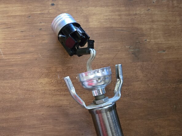 Replace the Light Socket in a Desk Lamp: crwdns2935265:05crwdnd2935265:03crwdnd2935265:03crwdne2935265:0