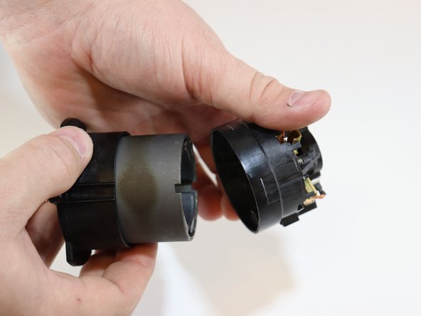 DeWalt DCS380 Motor Brush Replacement: crwdns2935265:08crwdnd2935265:02crwdnd2935265:02crwdne2935265:0